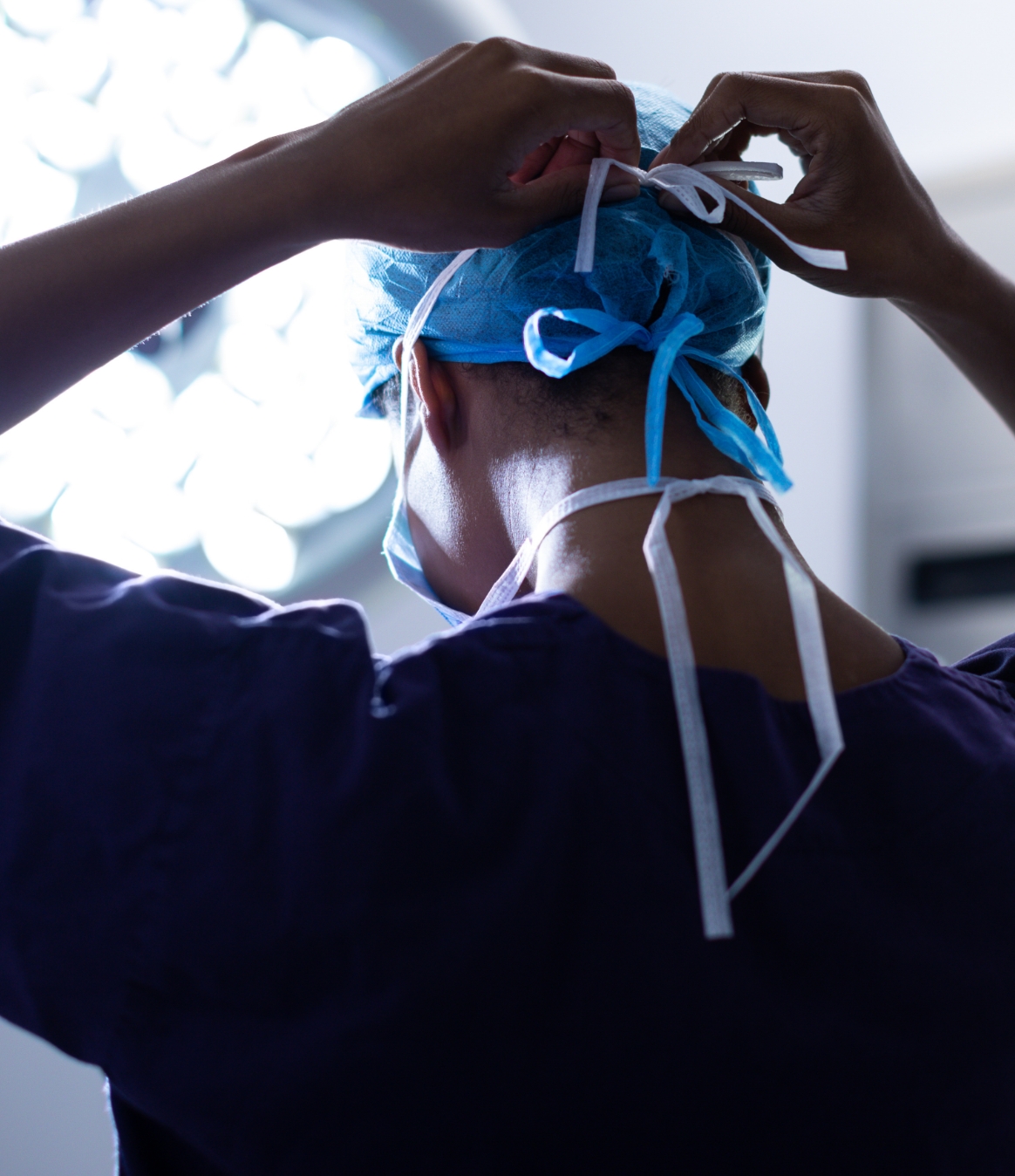 Dr. Freeman putting on face mask preparing for surgery